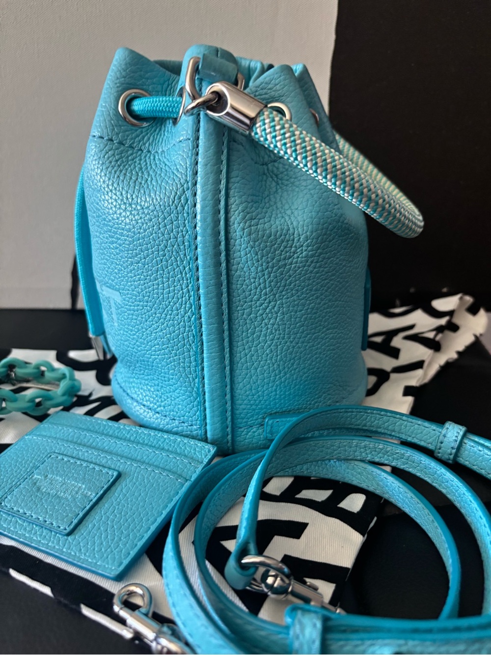 Marc Jacobs MINI The Bucket Bag in Turquoise with Card Case and Bracelet - Picture 9 of 14